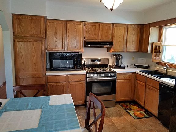 4th image of 434 Northfield Ln