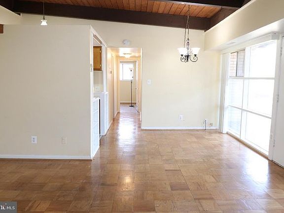 3rd image of 4325 Americana Dr APT 202