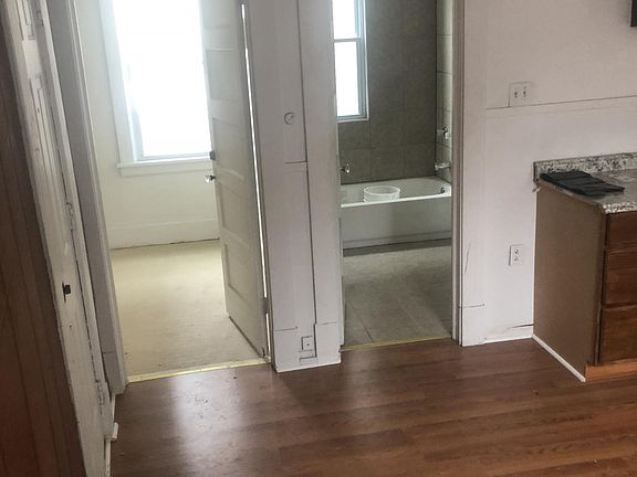 4th image of 2560 Bailey Ave Uppr #