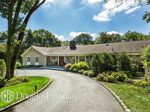 3rd image of 81 Woodhollow Ct
