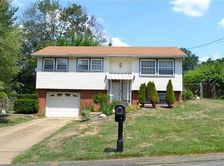 254 Great Smokey Dr, Pittsburgh, PA 15239