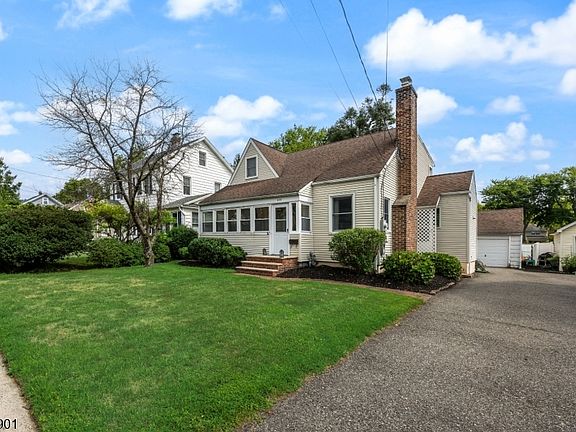 2nd image of 419 Ridgeview Ave