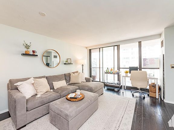 5th image of 10 E Ontario St #241O