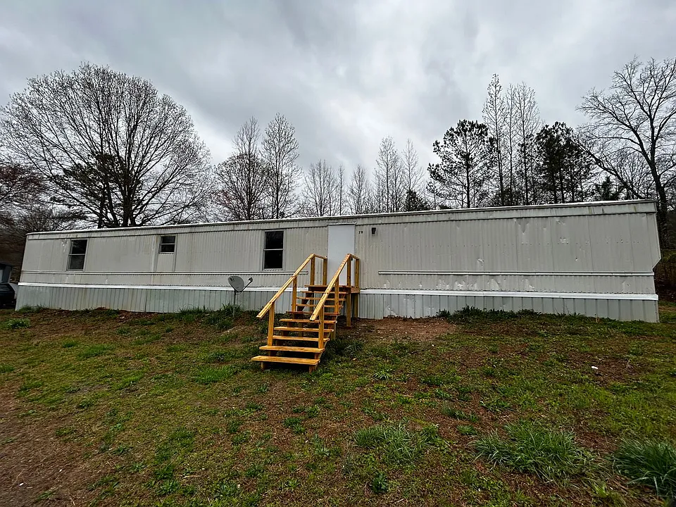 79 Phoenix Dr
