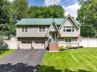 102 Tomahawk Trl, Sparta, NJ 07871