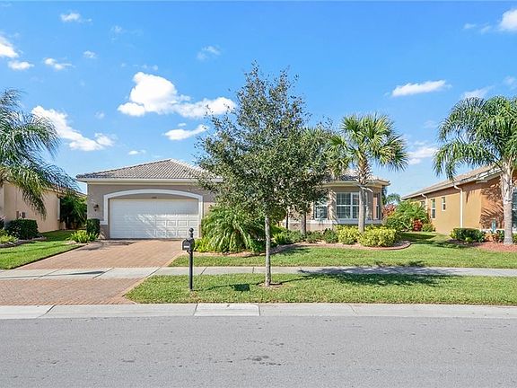 3rd image of 5032 Stone Harbor Cir