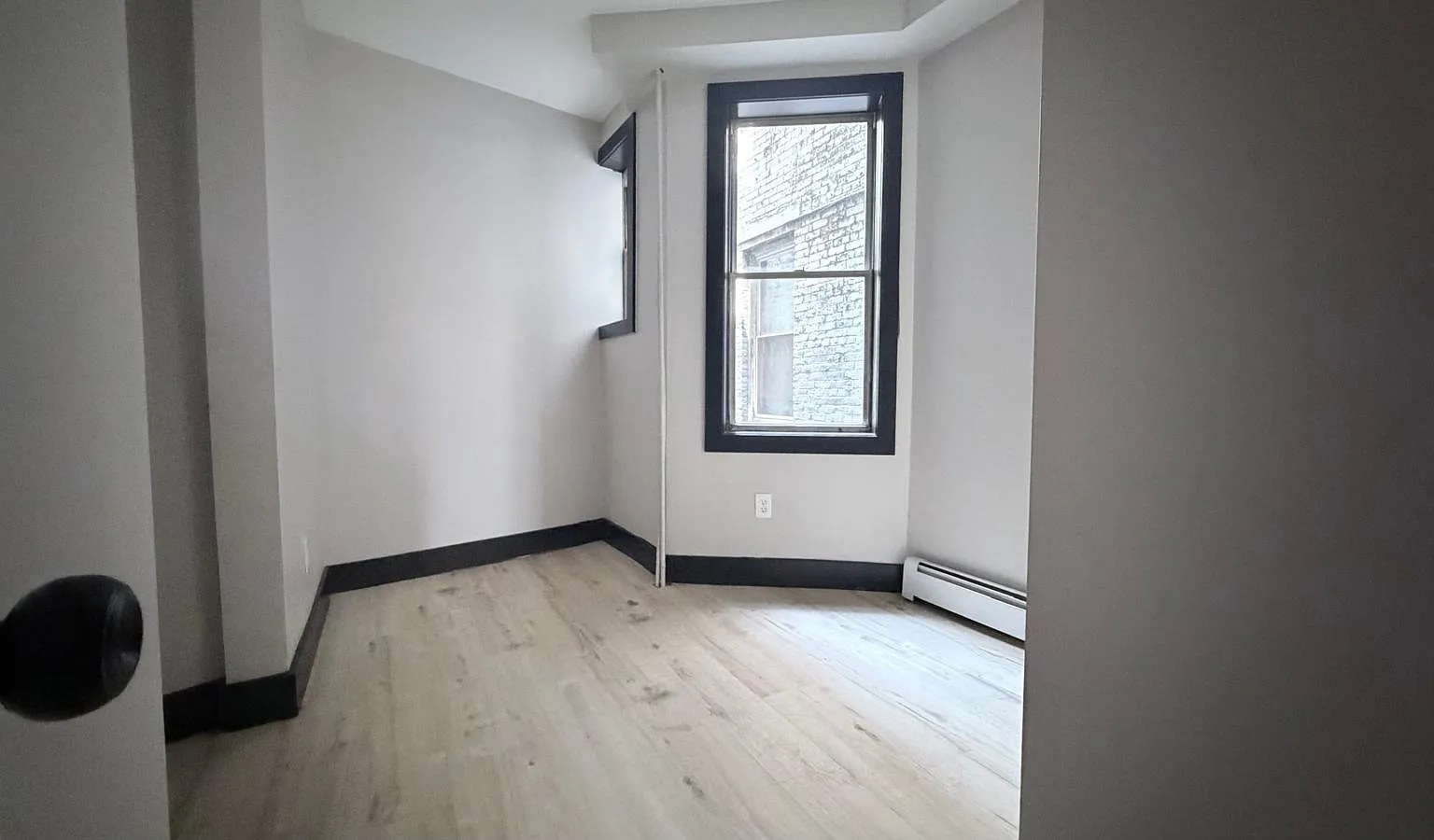 89 E 25th St — Photo 2