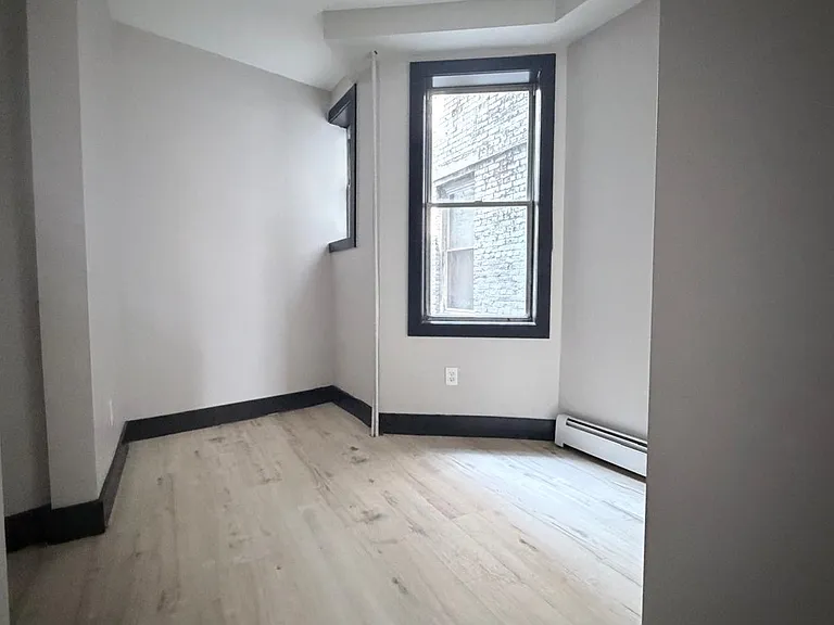 89 E 25th St #6E — Photo 2