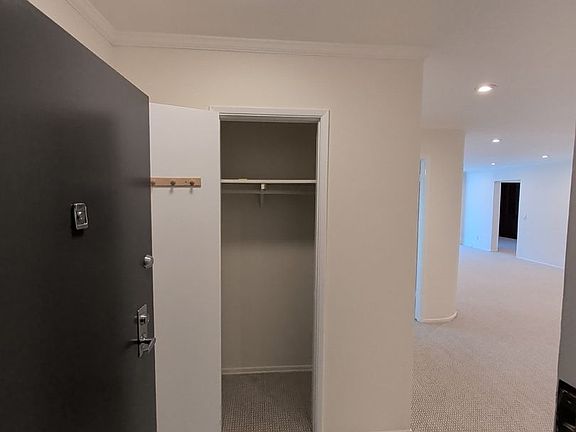 3rd image of 415 Montana Ave
