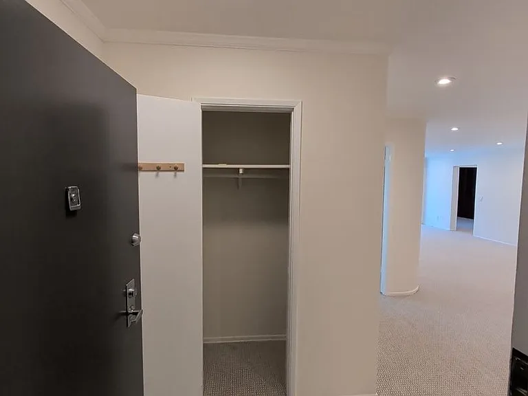 415 Montana Ave — Photo 3