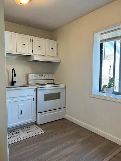 132 Dodge St #4