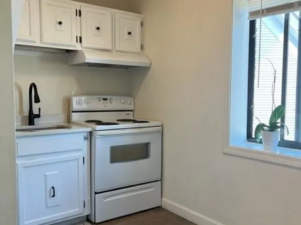 132 Dodge St #4, Beverly, MA 01915