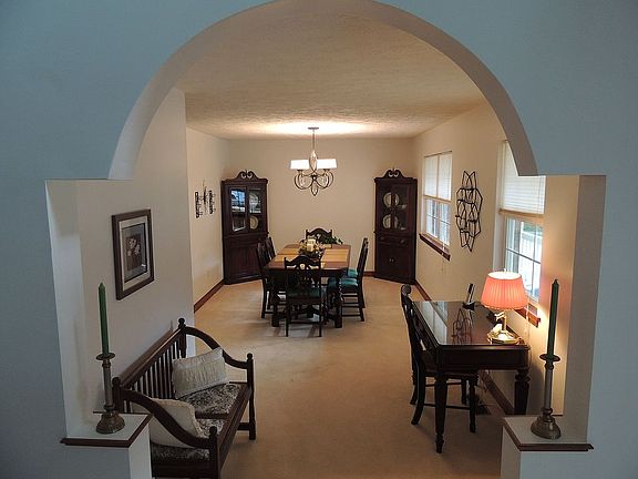 3rd image of 108 Highland Oaks Ln