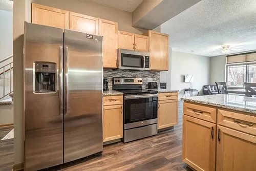 We offer renovated units with stainless-steel appliances, granite countertops and tile backsplash. - Southwind Villas