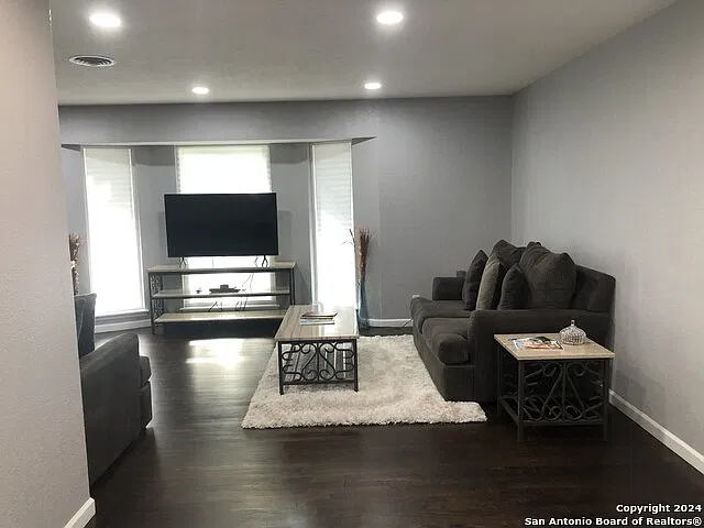 3 bed, 2.0 bath, 1794 sqft, $2,500 — Photo 2