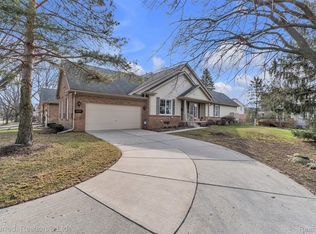 39797 Muirfield Ln, Northville, MI