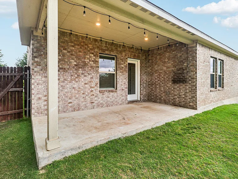 616 Sigourney Way — Photo 23