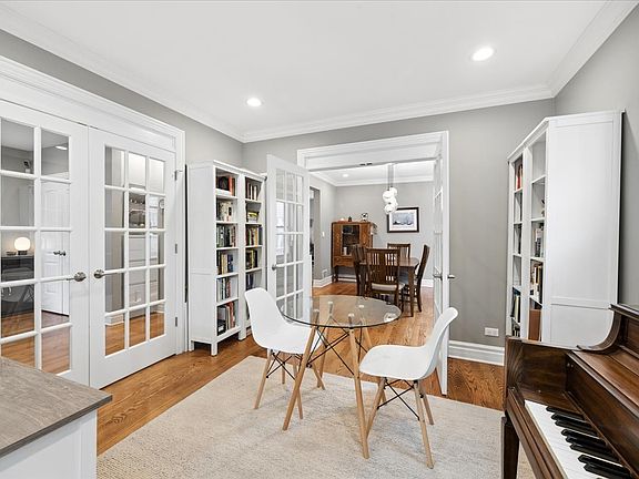 4th image of 938 Mapleton Ave