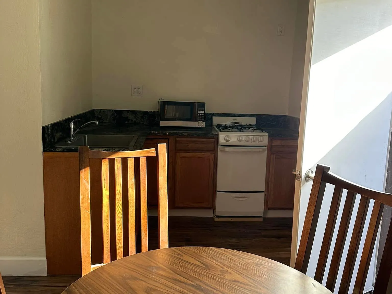 Studio, 650 sqft, $1,150 — Photo 1