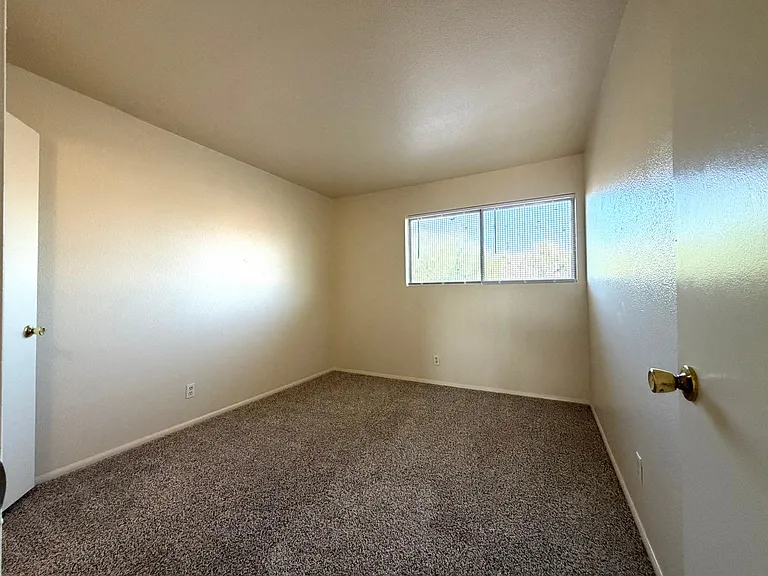 6346 N 47th Ave — Photo 18