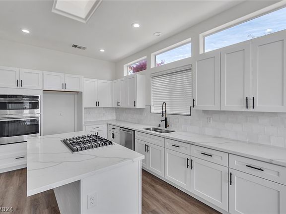 5th image of 10829 Mission Lakes Ave