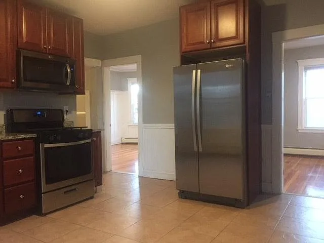 3 bed, 1100 sqft, $3,650 — Photo 2