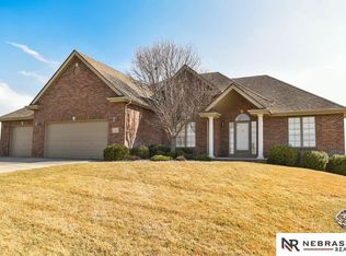 17209 Oakmont Dr, Omaha, NE 68136
