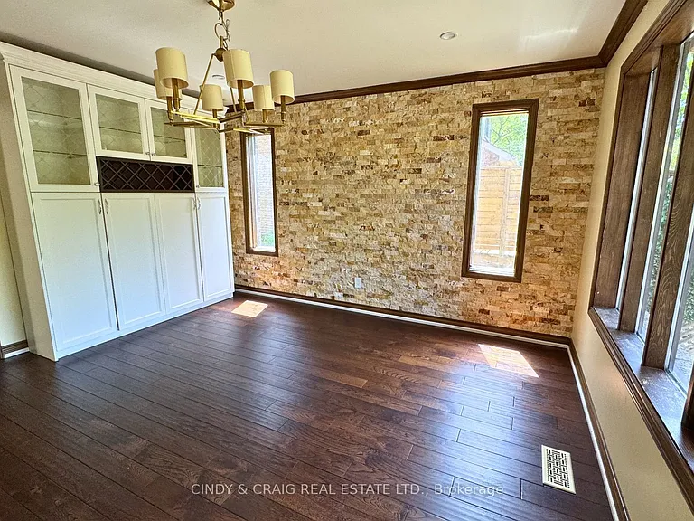 1426 Highbush Trl — Photo 10