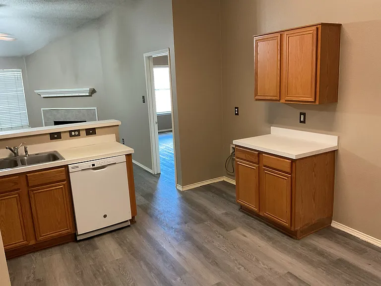 1001 Stockton Dr — Photo 9