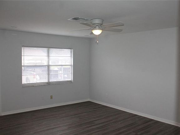 3rd image of 1832 Foxhunt Dr Unit B