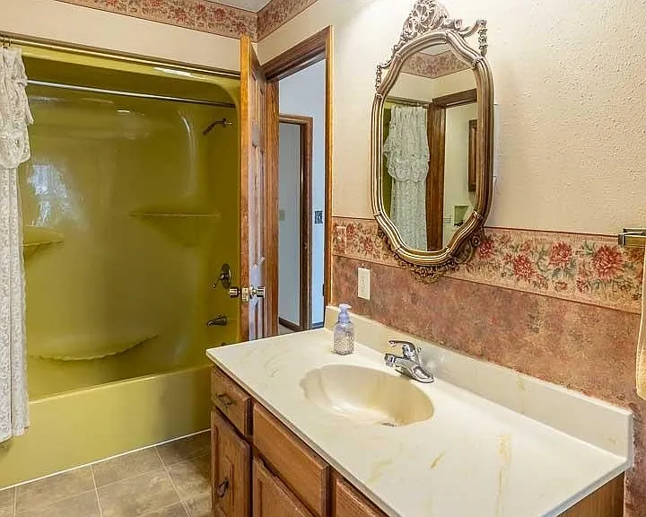 301 Spruce St #1 — Photo 10