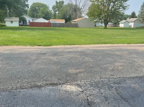 510 E Roberts St, Colchester, IL 62326