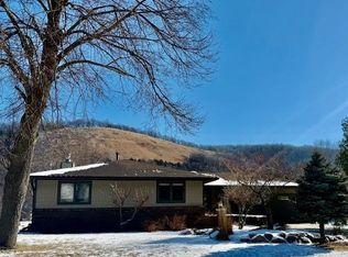 218 Oak Leaf Dr, Winona, MN 55987