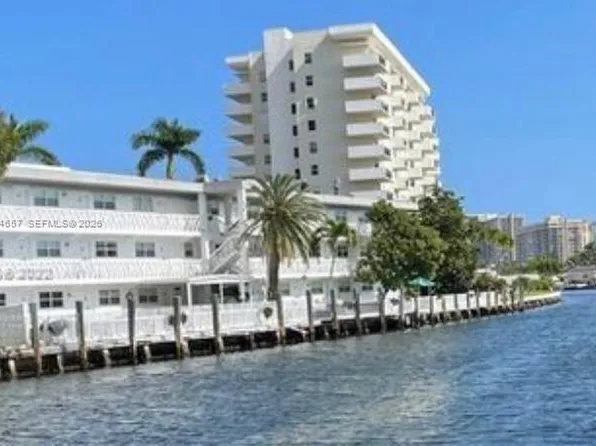 419 Golden Isles Dr APT 305, Hallandale, FL 33009