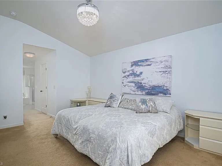 2250 Grove Dr — Photo 17
