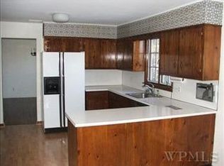 8 Mark Vincent Dr, Poughkeepsie, NY 12603