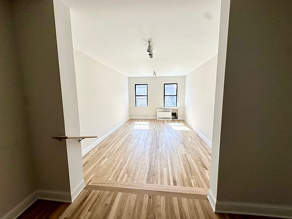 4th image of 303 E 37th St APT 6J