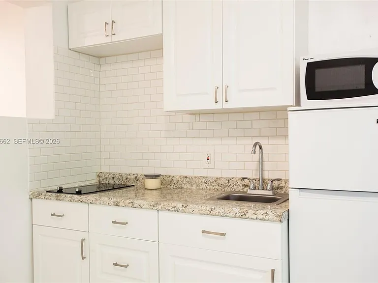 4720 Pine Tree Dr #1 — Photo 3