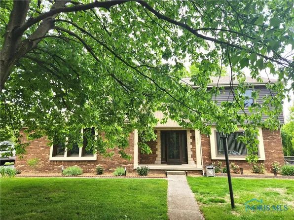 725 Ashbury Dr, Perrysburg, OH 43551