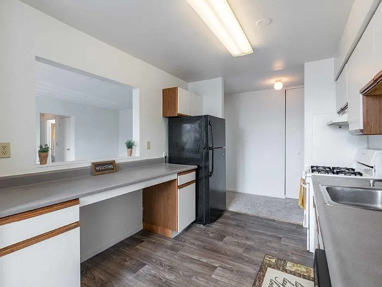 Summit Pointe Apartment Homes — Photo 2