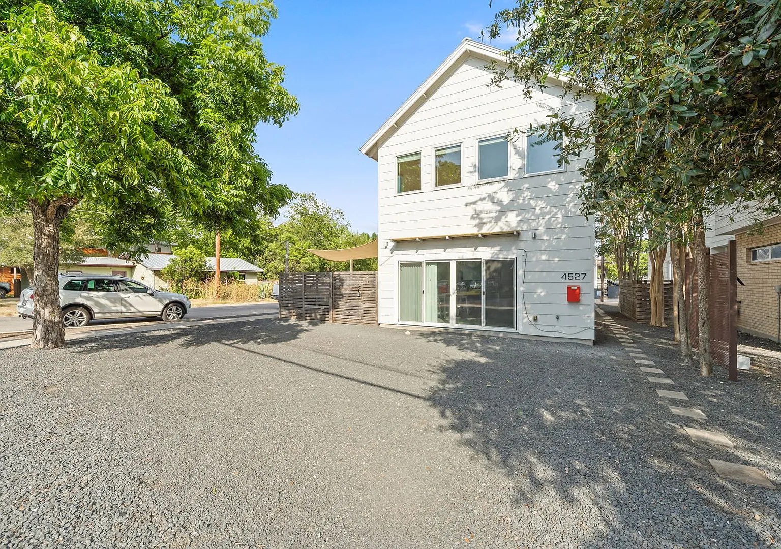 Ut Pre-Lease: Newly Constructed In 2014: 6 Bed / 4 Bath, North Campus, Parking, Wood Floors, W/D — Photo 3