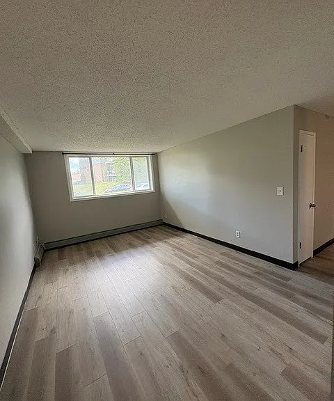 432 Huntsville Cres NW #109 — Photo 5