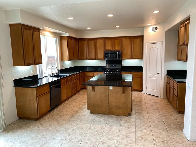 375 Northwood Ave — Photo 17