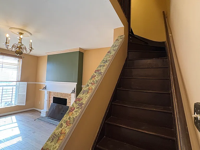 1012 W Pratt St — Photo 9