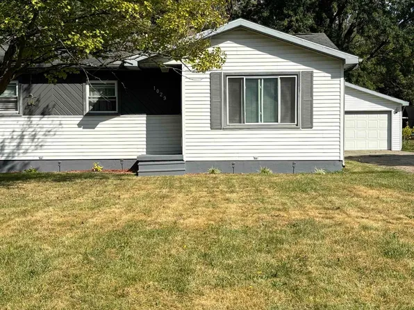 1029 Carlson Dr, Burton, MI 48509