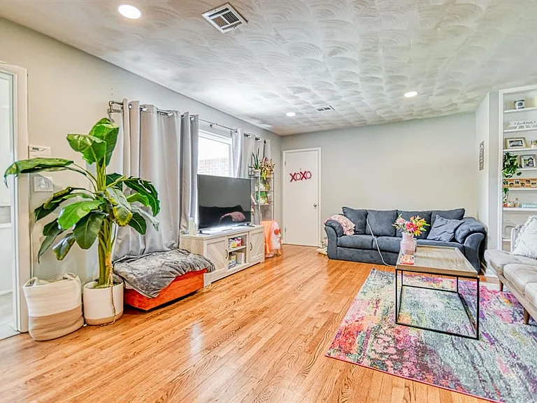 1205 Westlawn Dr — Photo 4