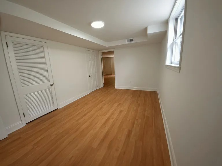 781 Livezey Ln — Photo 9