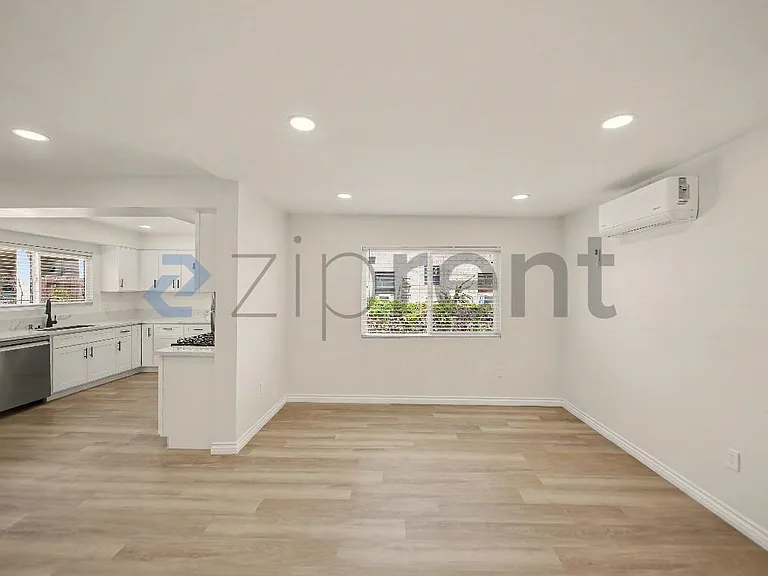3751 E 6th St — Photo 14
