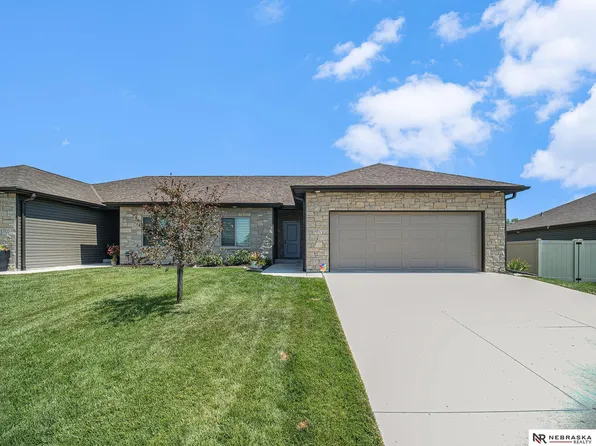 8810 S 38th St, Lincoln, NE 68516