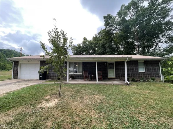 255 Awesome Valley Dr, Elizabeth, WV 26143